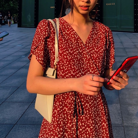 Red floral wrapped dress - Picture 1 of 4